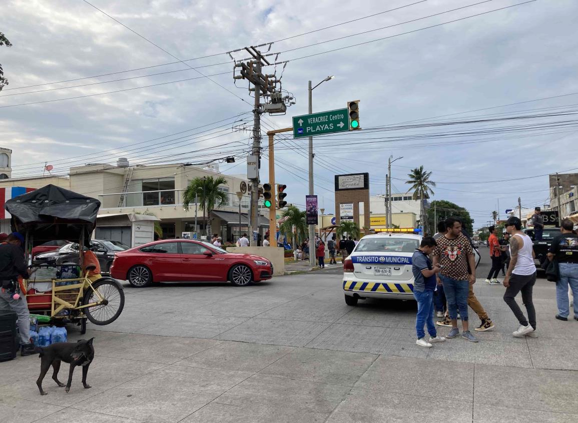 Permanece cierre de calles en zona de estadio “Beto” Ávila en Boca del Río