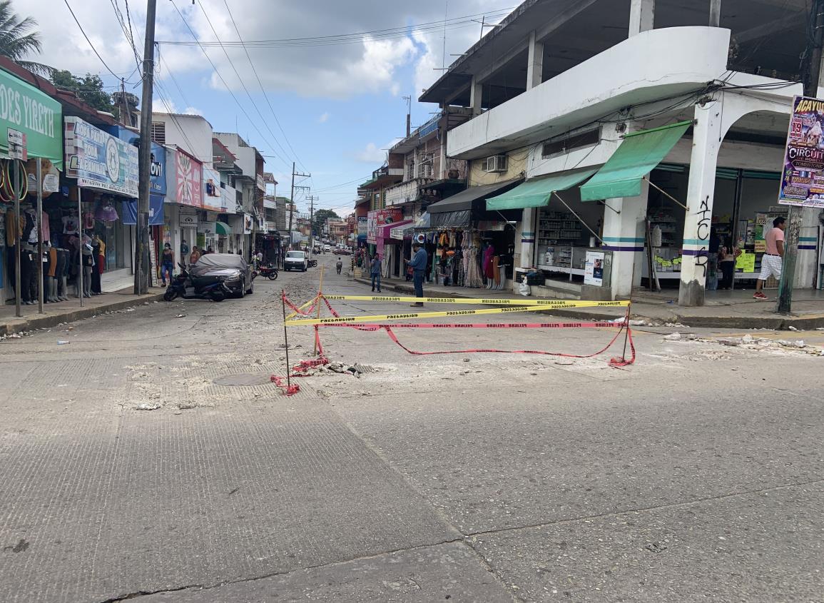 Piden que CAEV termine obra en el centro de Acayucan