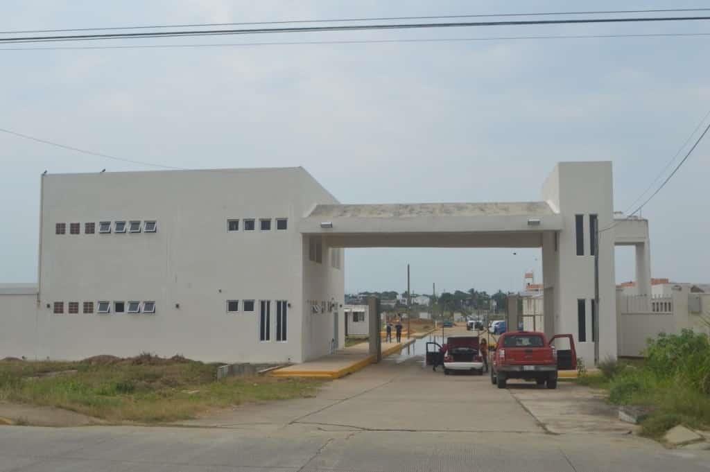 Pagos en exceso y anticipados durante construcción del hospital Naval de Coatzacoalcos