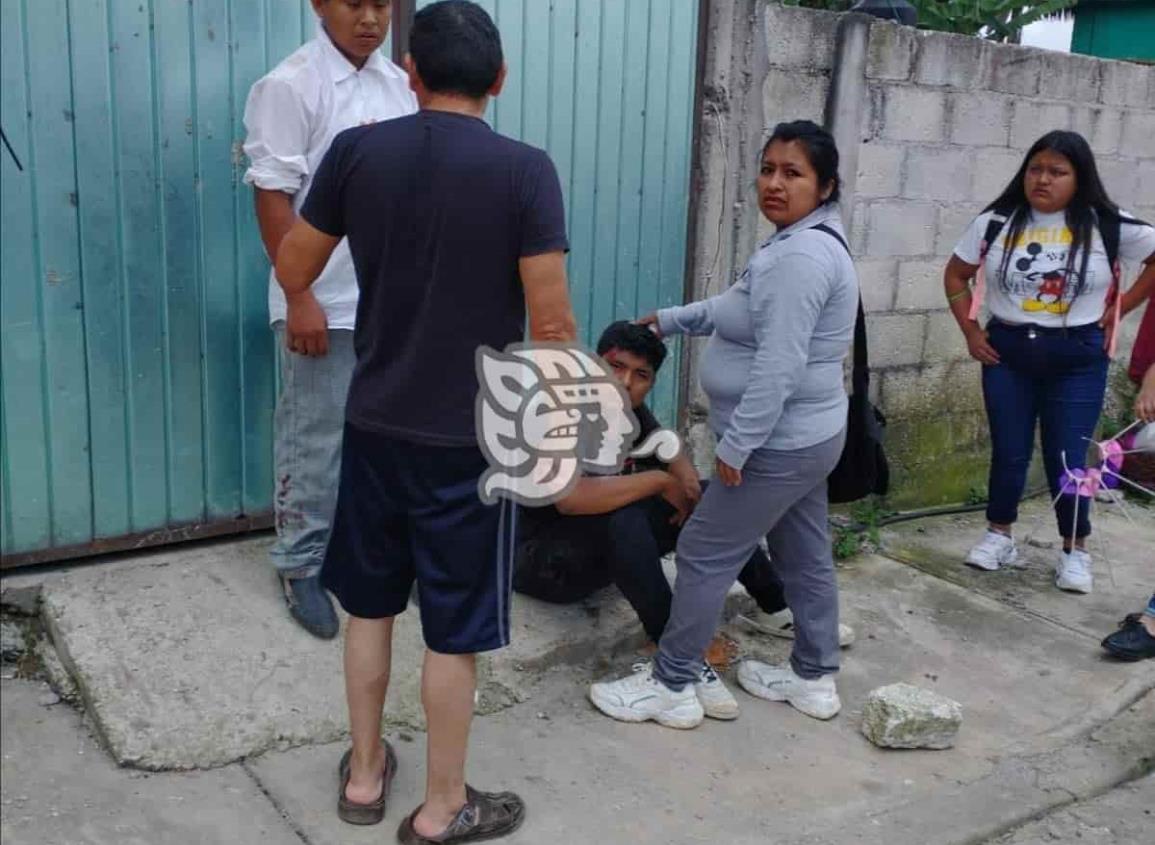 Choque de motocicletas en Atzacan deja 4 lesionados, entre ellos una menor de edad