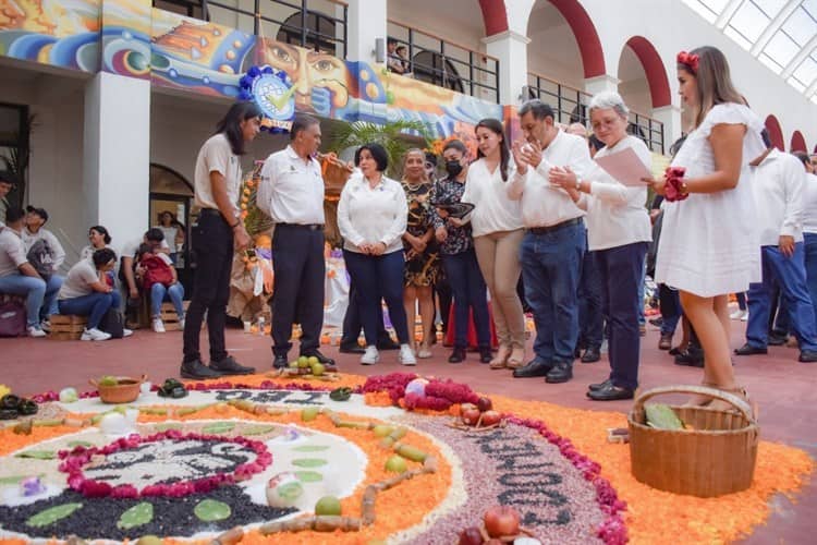Celebran Ayuntamiento e Itesco tradicional concurso de altares
