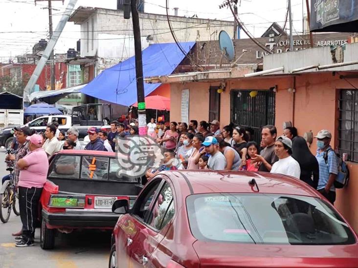 Mientras limpiaba su azotea, hombre recibió descarga eléctrica en Xalapa
