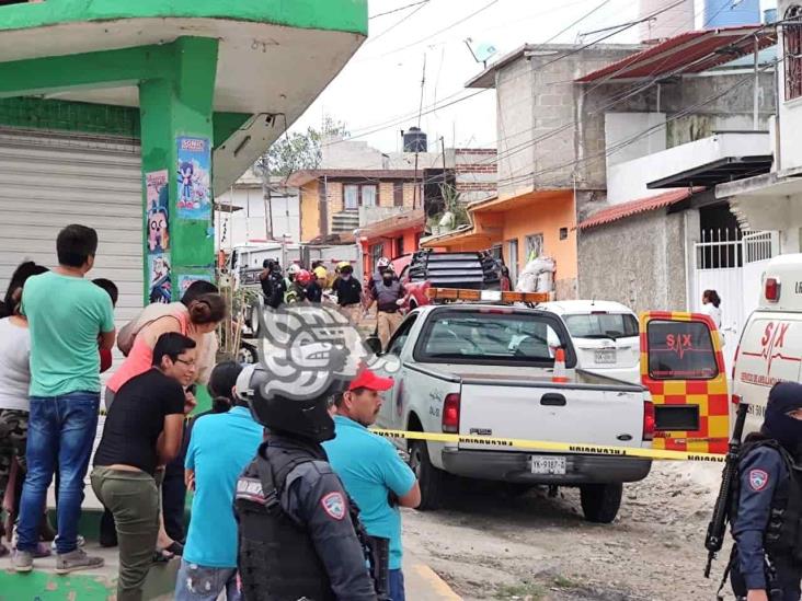 Mientras limpiaba su azotea, hombre recibió descarga eléctrica en Xalapa