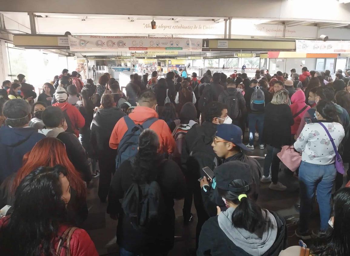 Apagones paralizan la Línea 3 del Metro de la CDMX