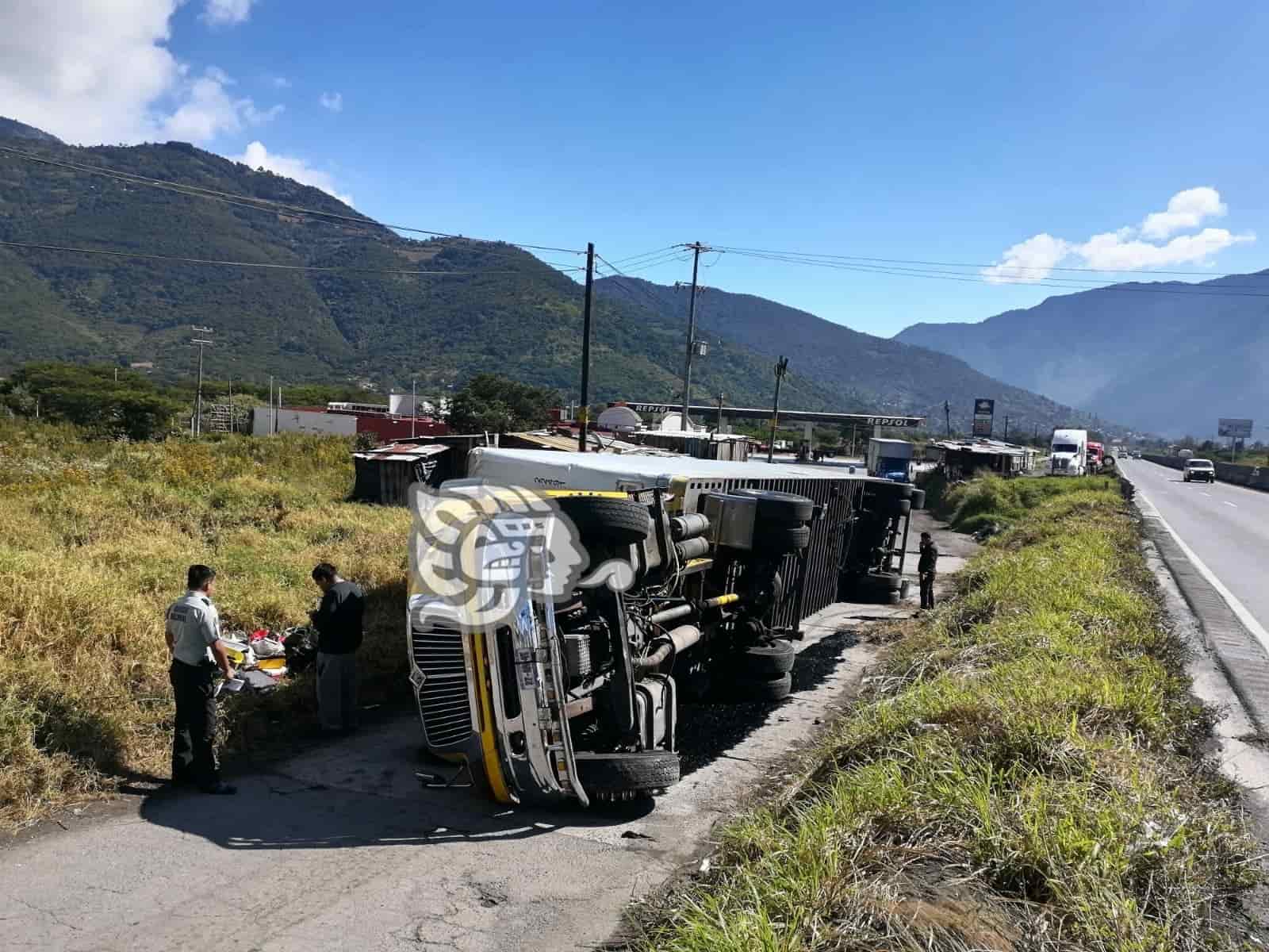 Vuelca Tráiler En Autopista Orizaba-Puebla