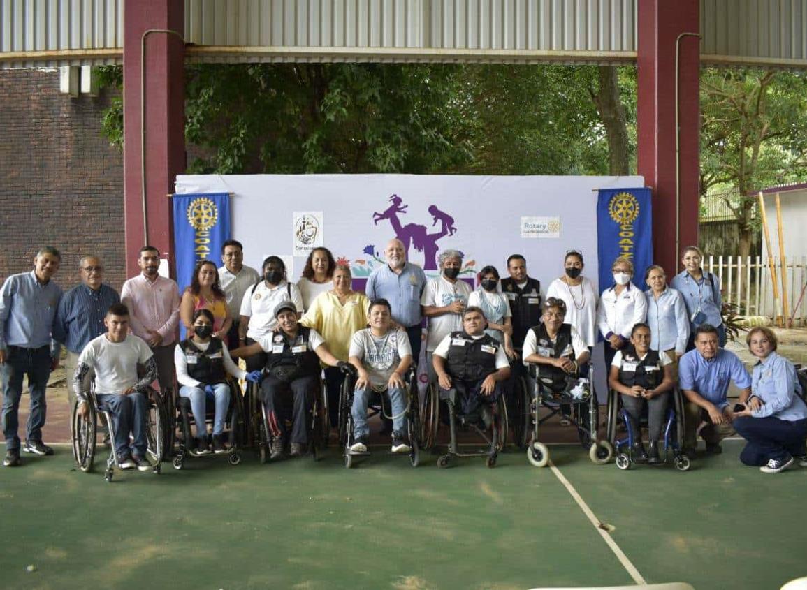 Con apoyo del DIF Coatzacoalcos y Club Rotario, realizan programa “Enchúlame la Silla”