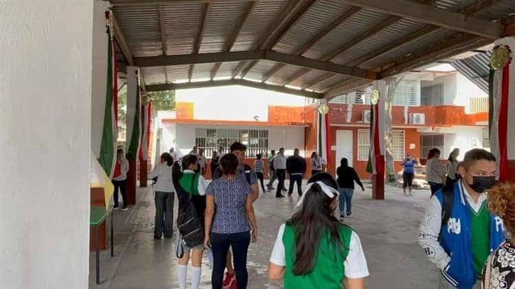 Alumnos en Poza Rica se desmayaron por insolación, afirma Gobierno