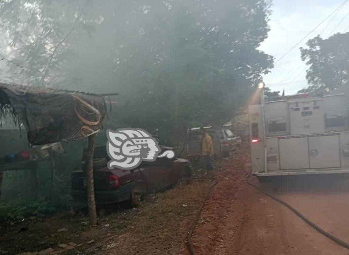 Conato de incendio causó alarma en taller mecánico, en Acayucan