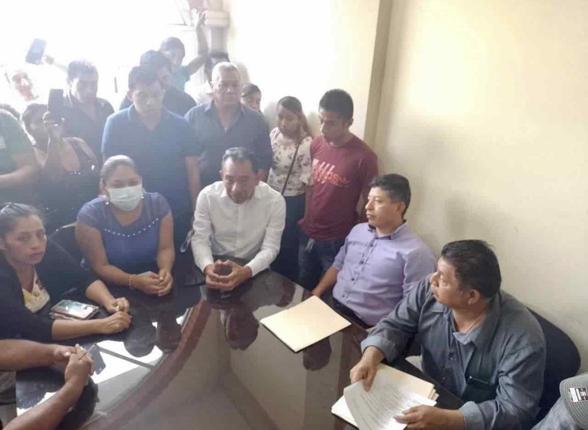 Se reúnen comunidades antorchistas con alcalde de Soteapan (+Video)