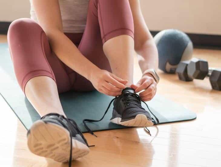 Rompe el sedentarismo con rutina básica de ejercicios en casa