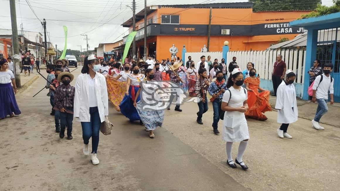 Desfilaron en Villa Cuichapa y Moloacán (+Video)