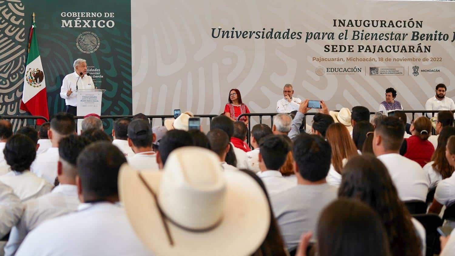 Programas para el Bienestar benefician a habitantes de Michoacán: presidente