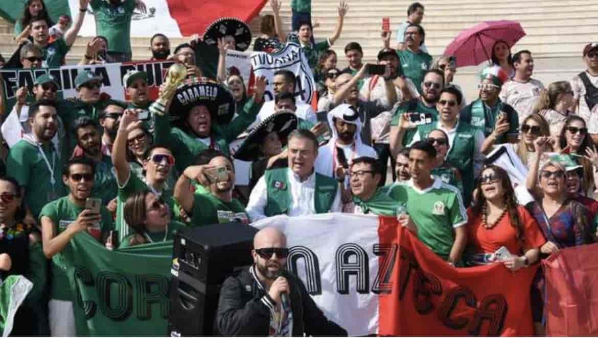 Marcelo Ebrard canta “cielito lindo” junto a mexicanos en el mundial de Qatar 2022(+Video)