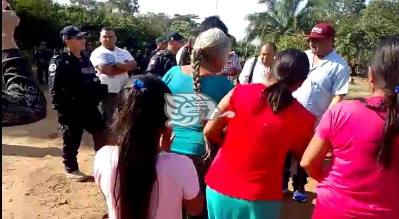 Policías de Hueyapan agreden a mujeres y niños por órdenes de alcalde (+Video) 