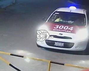 Acusan a taxista de presunto robo de celular en Cosoleacaque