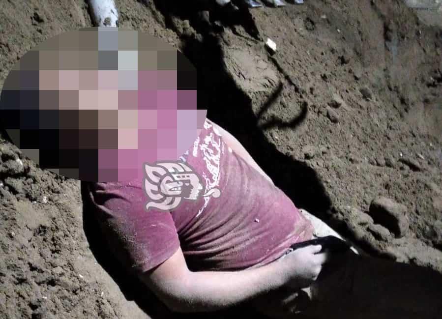 Trabajador de CMAS, sepultado por derrumbe de arena en Coatzacoalcos
