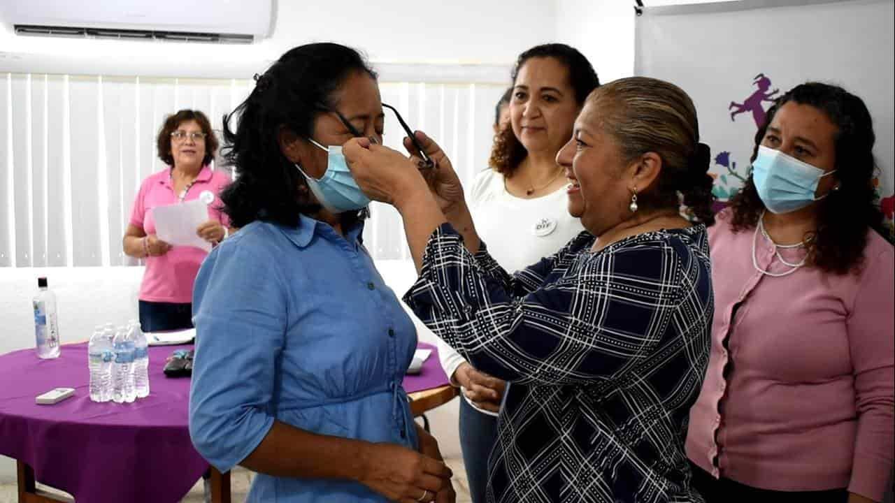 DIF Coatzacoalcos comenzó la entrega de lentes a beneficiarios de la “Segunda jornada de salud visual”