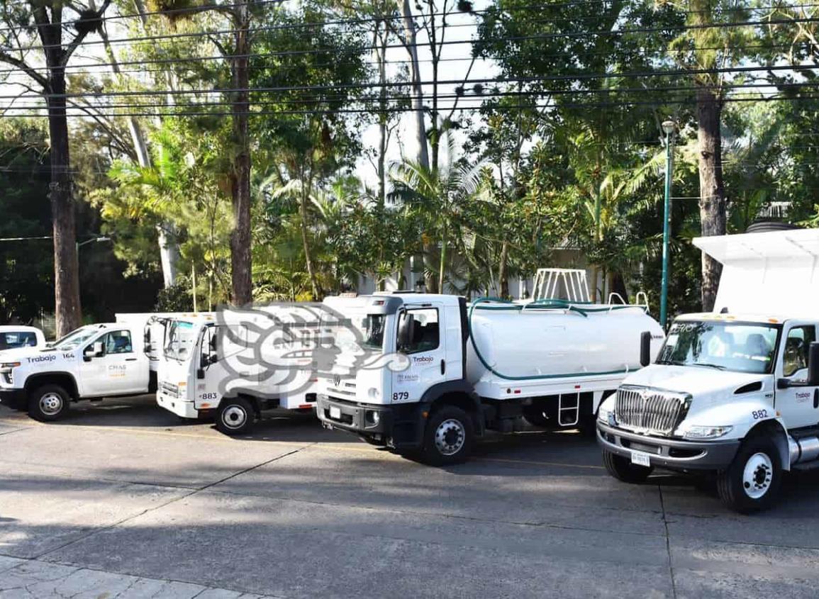 Entregan vehículos a áreas operativas del ayuntamiento de Xalapa