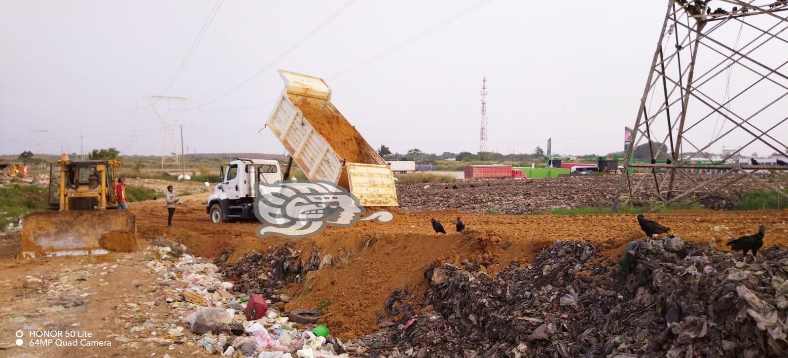 Continúan trabajos de saneamiento en el basurero de Las Matas