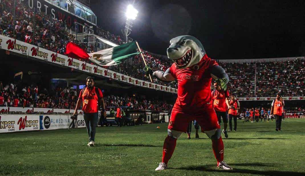 Anuncia Fidel Kuri el regreso de los Tiburones Rojos de Veracruz