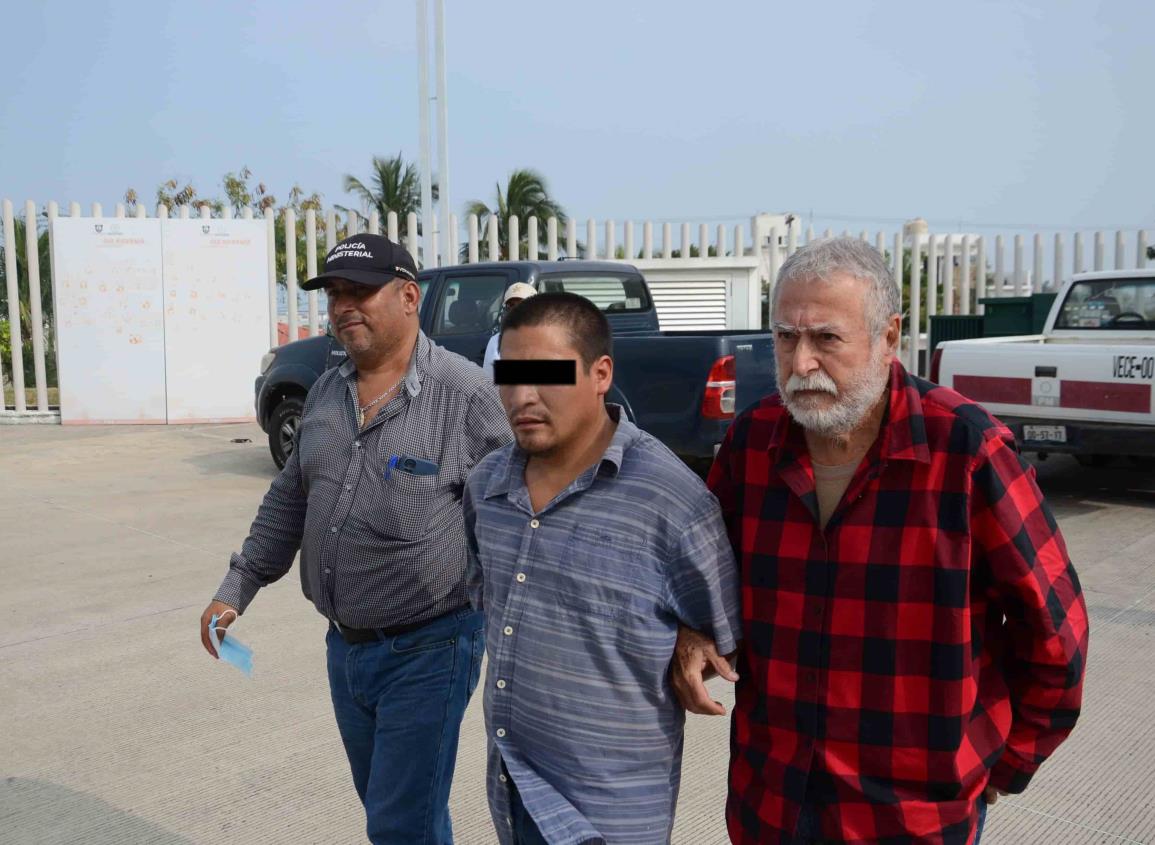 Trasladan a fiscalía de Veracruz a presunto abusador de mujer y su hija en Huatusco