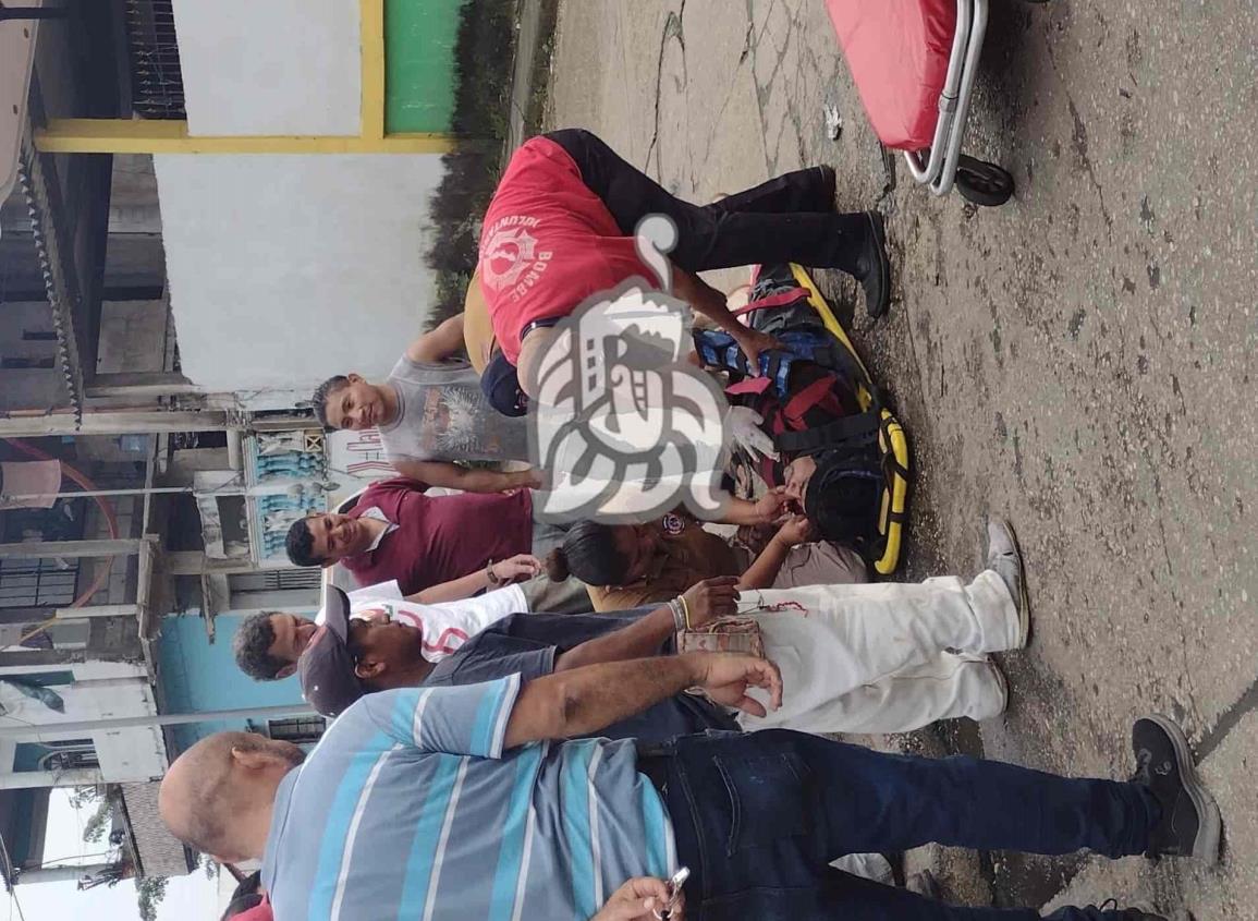 Motociclista derrapa y se fractura en Playón Sur de Minatitlán(+Video)