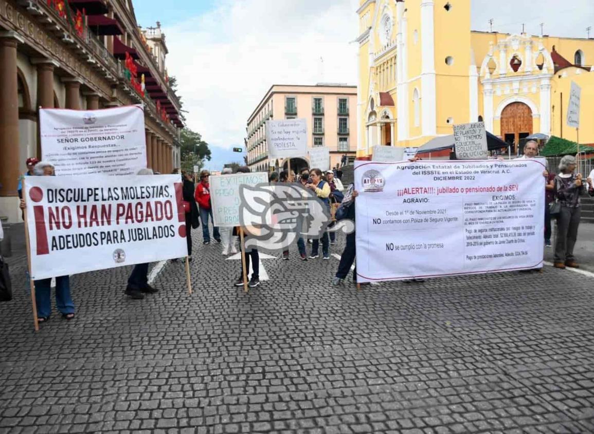 AJUPIV vuelve a protestar en Veracruz; reprocha falta de voluntad para pagar