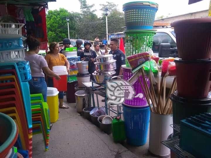 Vecinos piden que vendedores semifijos ya no se instalen en calle Plan de Ayala