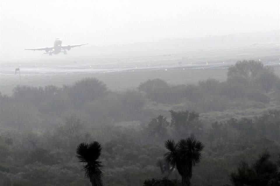 Vuelos desde Monterrey se retrasan hasta 9 horas debido a niebla en el Aeropuerto Internacional
