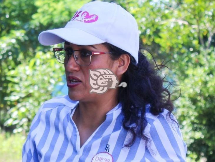 Ex trabajadora domestica sostiene que presidenta del DIF Jáltipan acarrea despensas para consumo de su familia