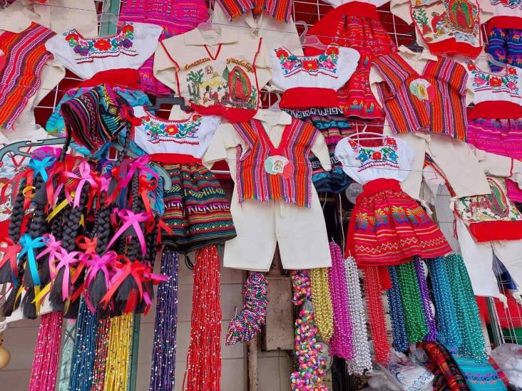 Aumentan los precios de trajes de inditos en Veracruz