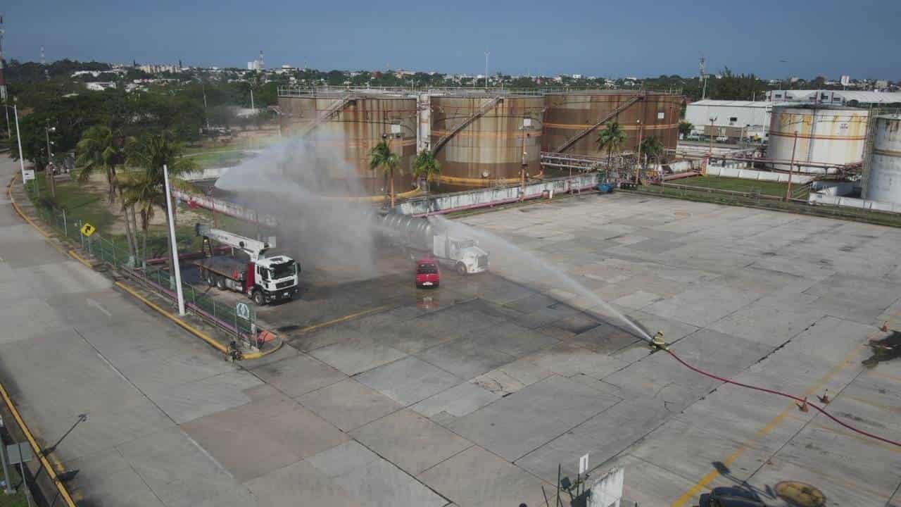 Simulan explosión de bomba en puerto de Coatzacoalcos