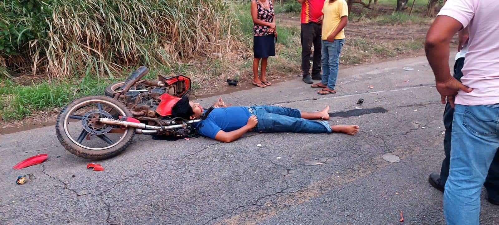Dos muertos en aparatoso choque de motos en camino Jicacal-Pajapan 