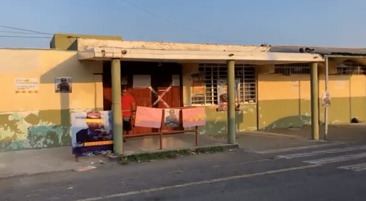 Protestan en primaria de Veracruz por presunto maestro acosador (+Video)