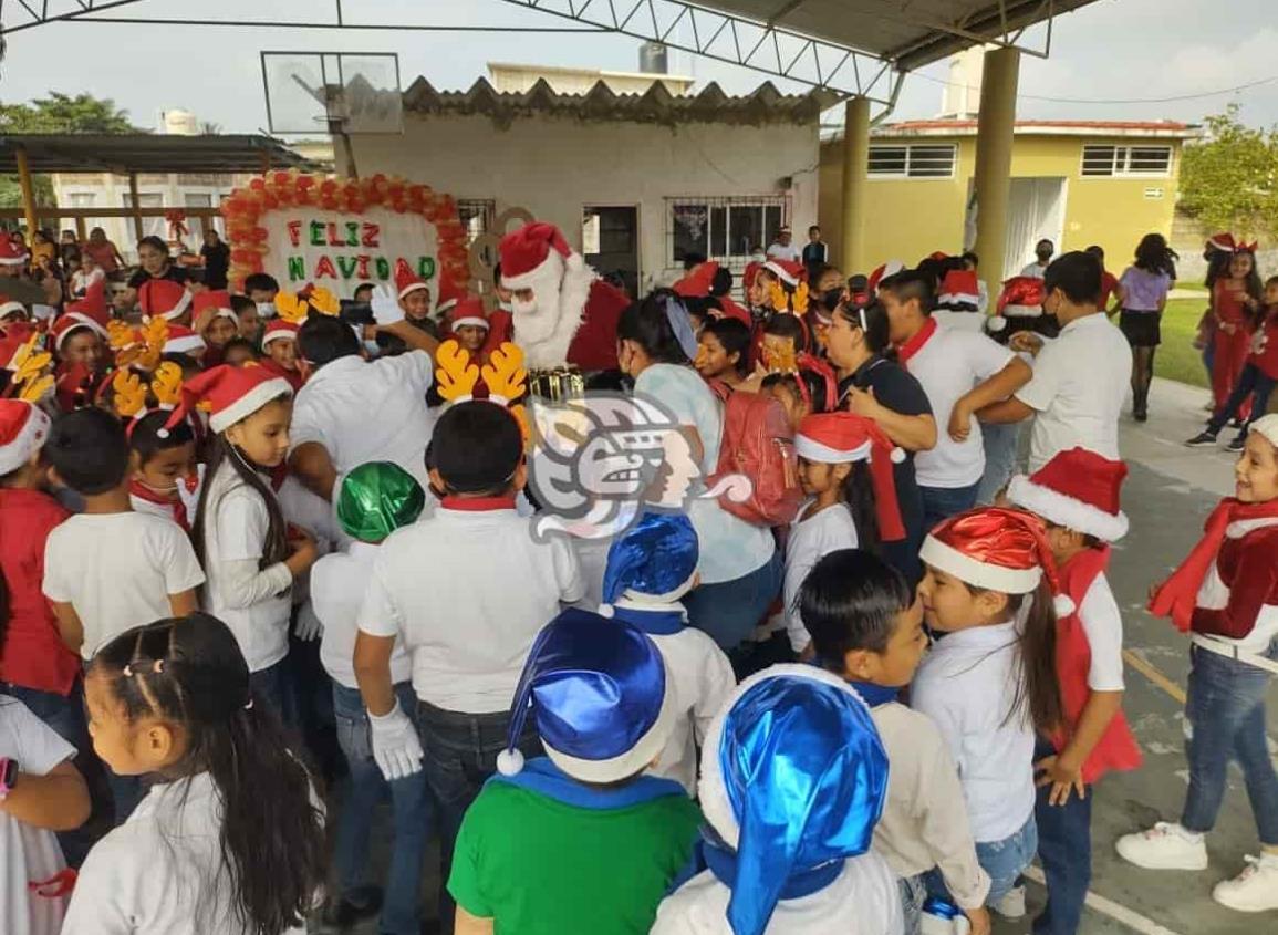 Con festival y posada estudiantes dejan las aulas en Moloacán (+Video)