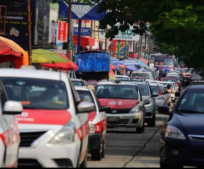 Transportistas insisten en subir tarifas de taxi; esto les responde el gobernador