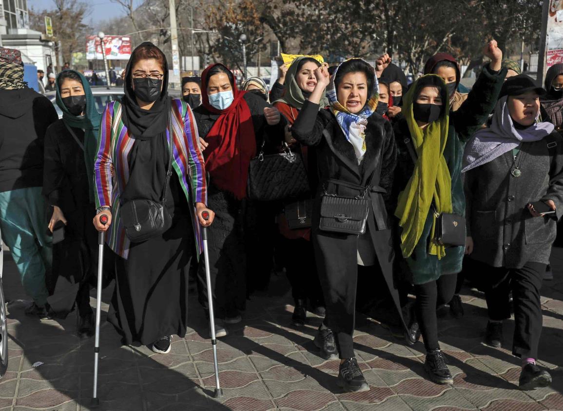 Afganas protestan contra su veto de las universidades