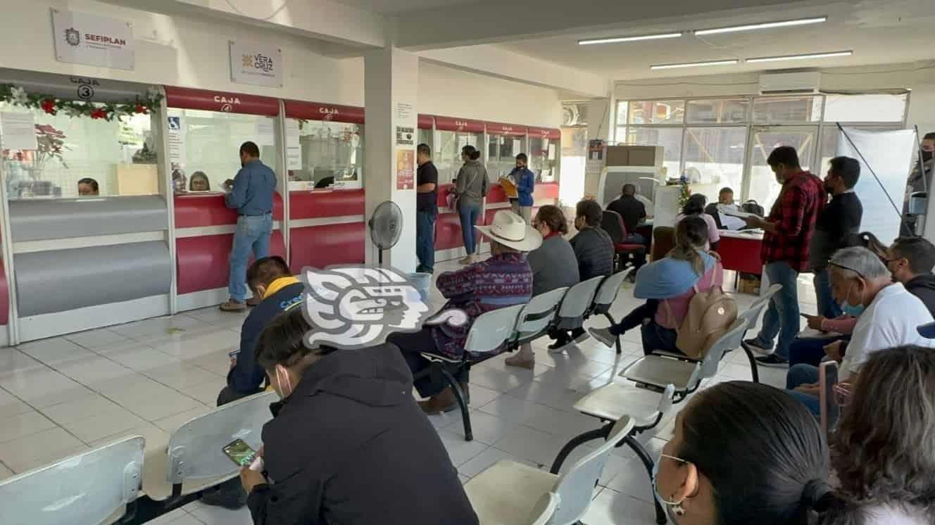 Hacienda de Veracruz restablece servicios en oficinas del estado tras falla en sistema