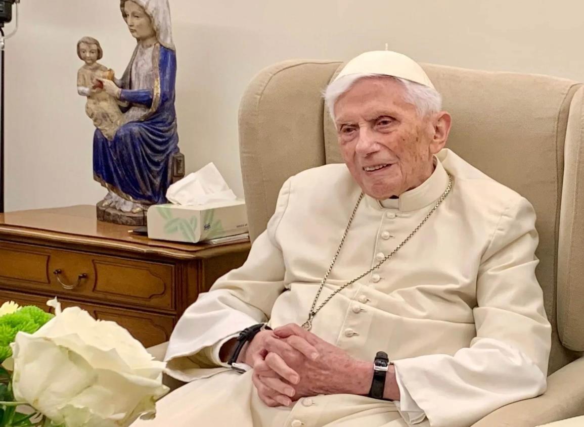 Médicos aseguran que Benedicto XVI sigue ‘grave, pero estable’