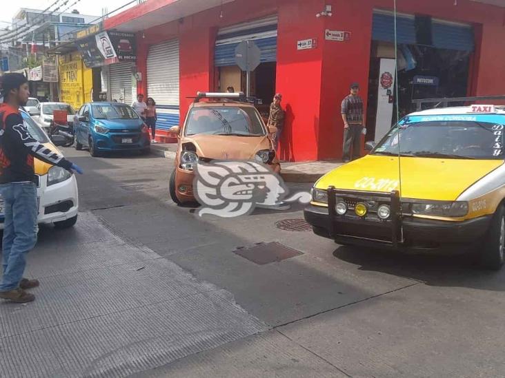 Se registra accidente en el centro de Córdoba; una mujer herida