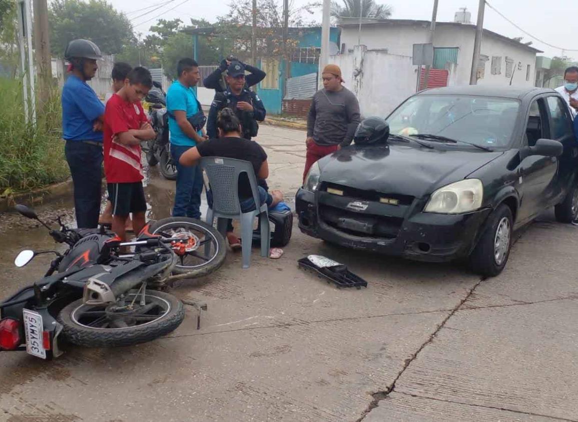 Automóvil impacta a motociclista en Coatzacoalcos