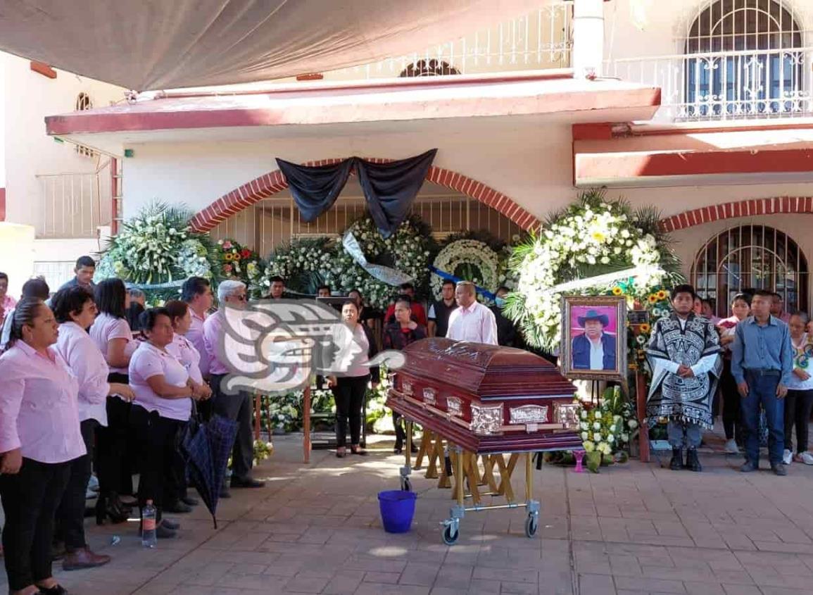 Rinden homenaje de cuerpo presente a alcalde de Rafael Delgado