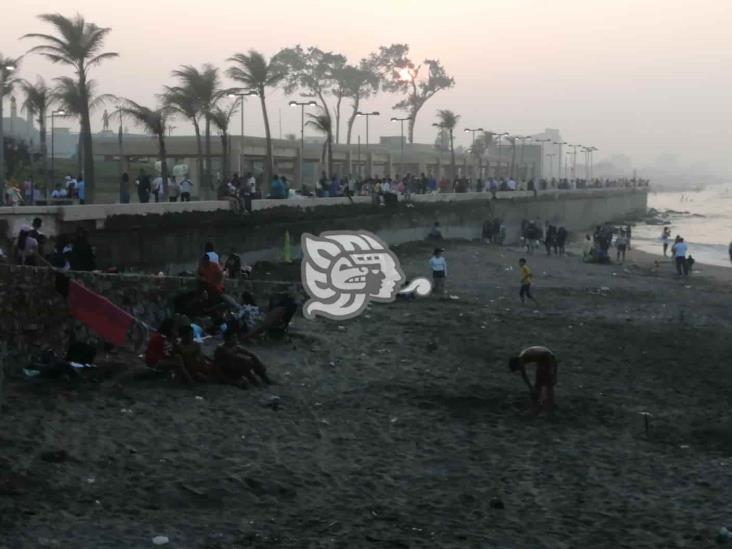 Vacacionistas dejan su cochinero en playas de Coatzacoalcos