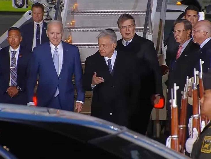 AMLO recibe a Joe Biden tras aterrizaje en el AIFA (+Video)