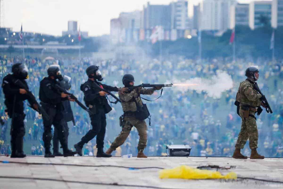 Policía de Brasil recupera control de la Corte y Palacio Presidencial