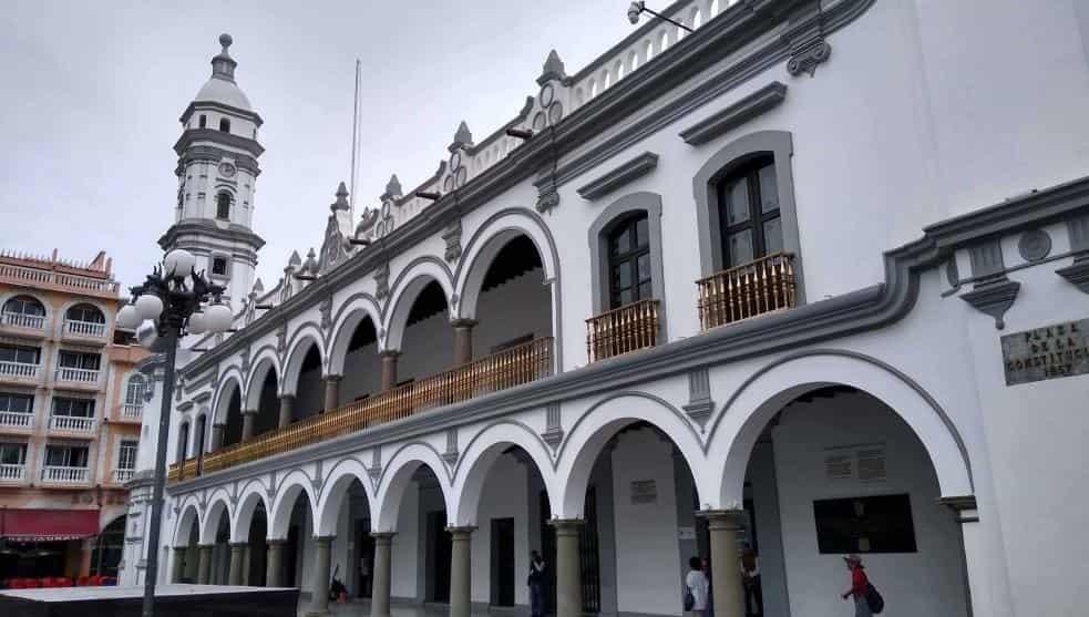 Veracruz puerto hace historia por enorme daño patrimonial, acusa regidor