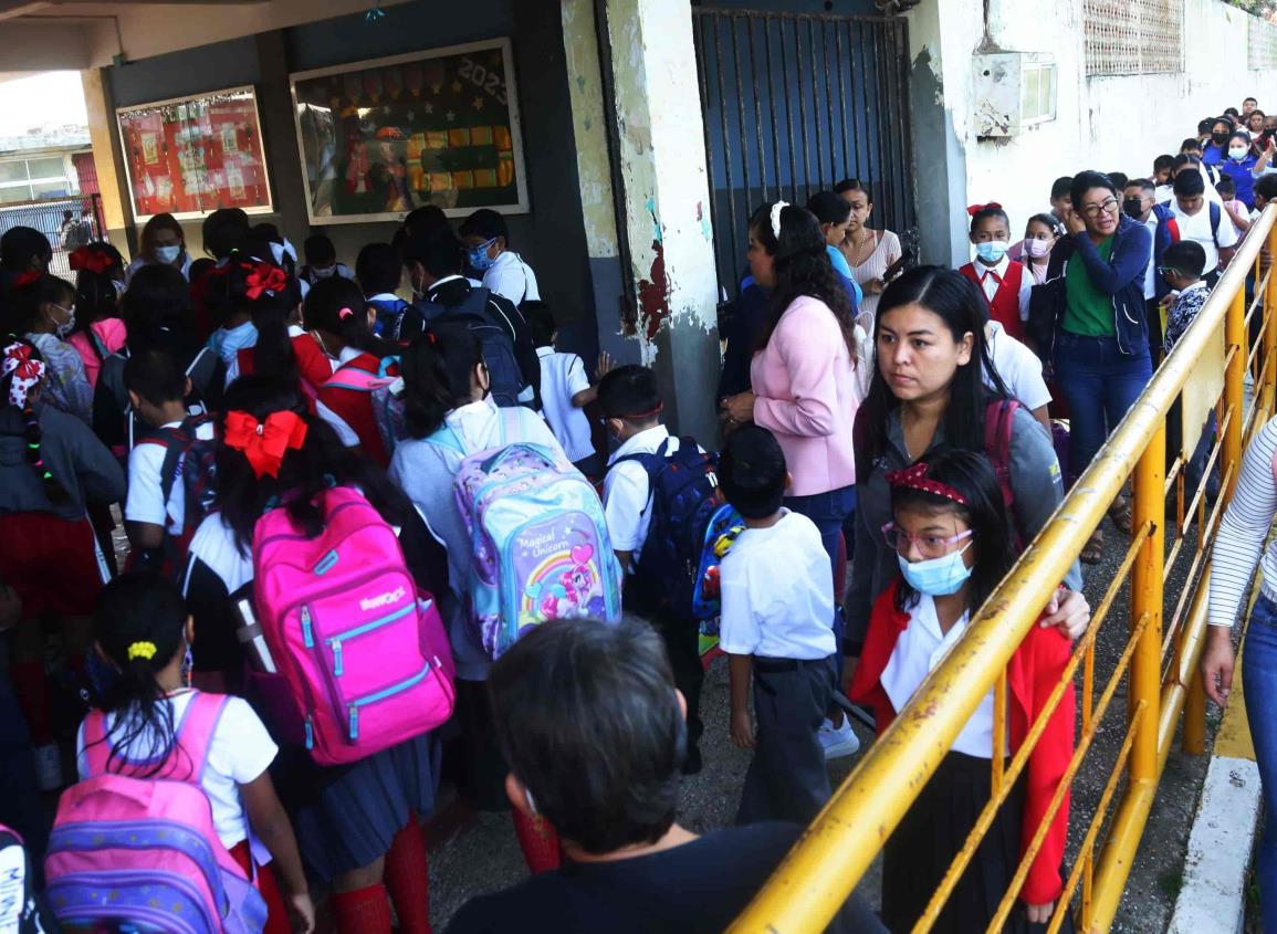 Regresan casi 50 mil alumnos a aulas de Coatzacoalcos