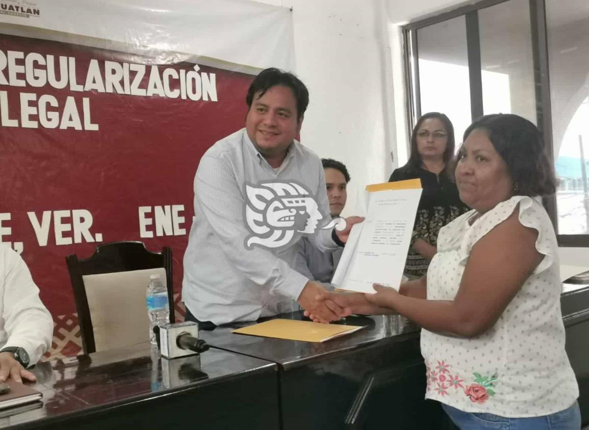 29 familias de 4 colonias de Ixhuatlán beneficiarias