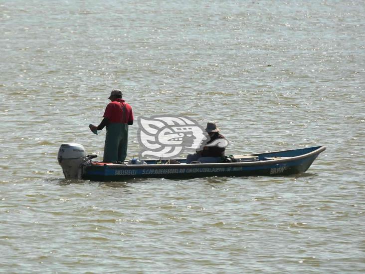 Con caña, tarraya o buceando, persiste tradición de la pesca en Coatzacoalcos