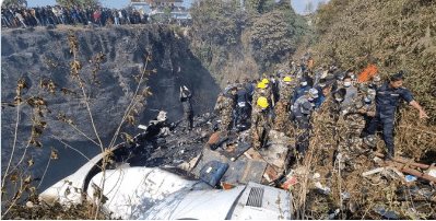 Se estrella avioneta en Nepal; deja al menos a 68 personas sin vida